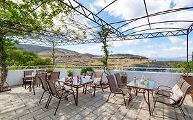 Apostolos Rooms